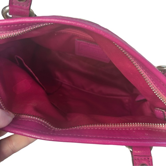 Coach Khaki & Bright Magenta Daisy Outline Signature Mia Tote Bag & Wallet - Picture 8 of 16